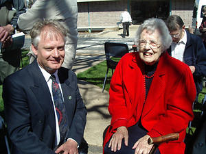 Miss Joan Duffield talking with Andrew White, president of Canberra Astronomical Society