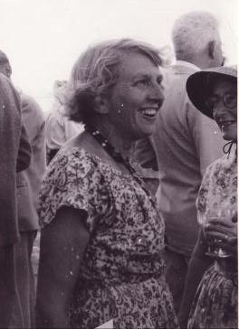 1958: Priscilla Bok hosting a picnic in the Director's garden