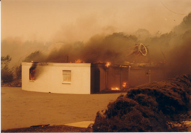 Stromlo 50 inch still burning and producing black lead smoke 18-1-03 15:30