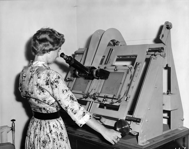 Lyndsay Smith at the blink comparator