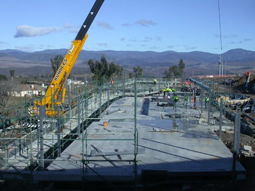 24 June 2005the first horizontal girders go in