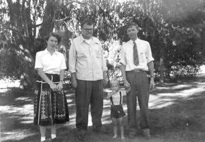 Katherine Krohn, Olin Eggen, Gerry Krohn and the Krohn children, ca. 1952