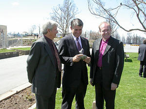 The Deputy Prime Minister displays his sculpture to the authors