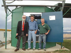 Mike Smith , Prof John Norris and Andrew White formally declaring the Meade operational